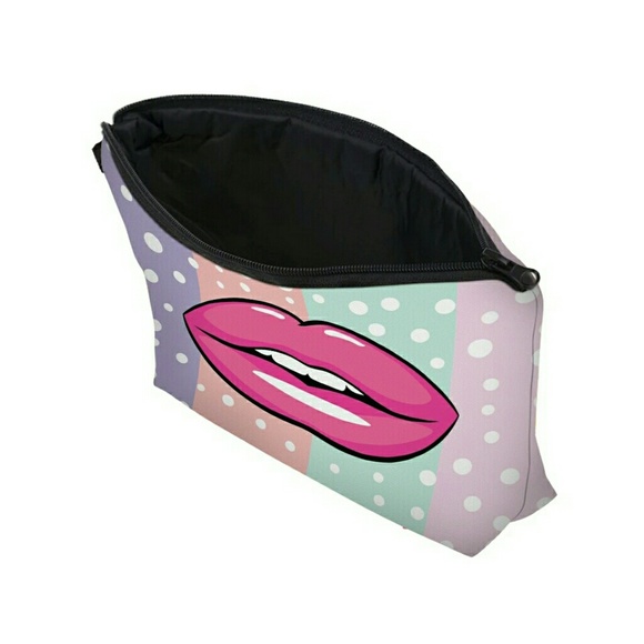 New Pouty Pink Lips Make-up Bag - Picture 2 of 2